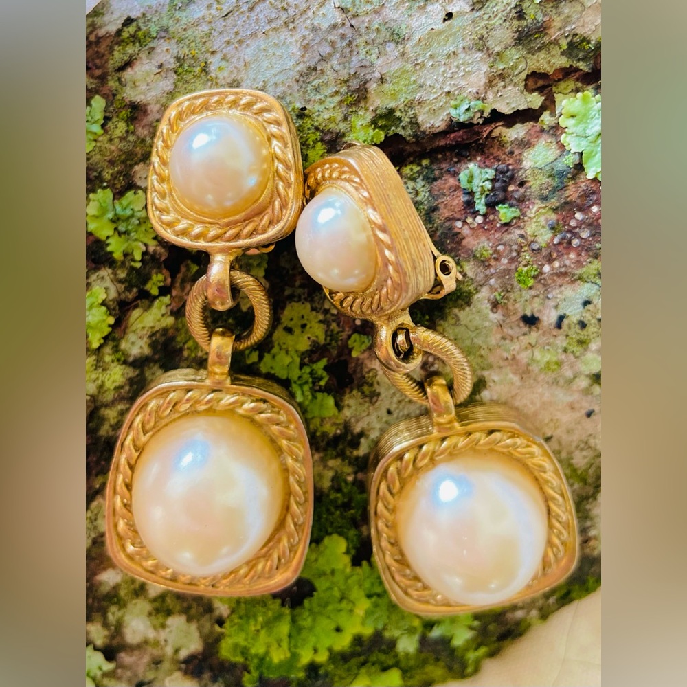 Stunning ! Gold-Tone Pearl Drop Clip-On Earrings 🧚‍♀️🌞❤️